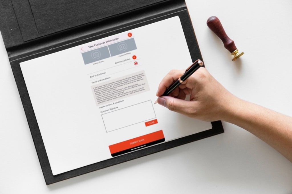 Digital customer information, licence photo, and signature on tablet
